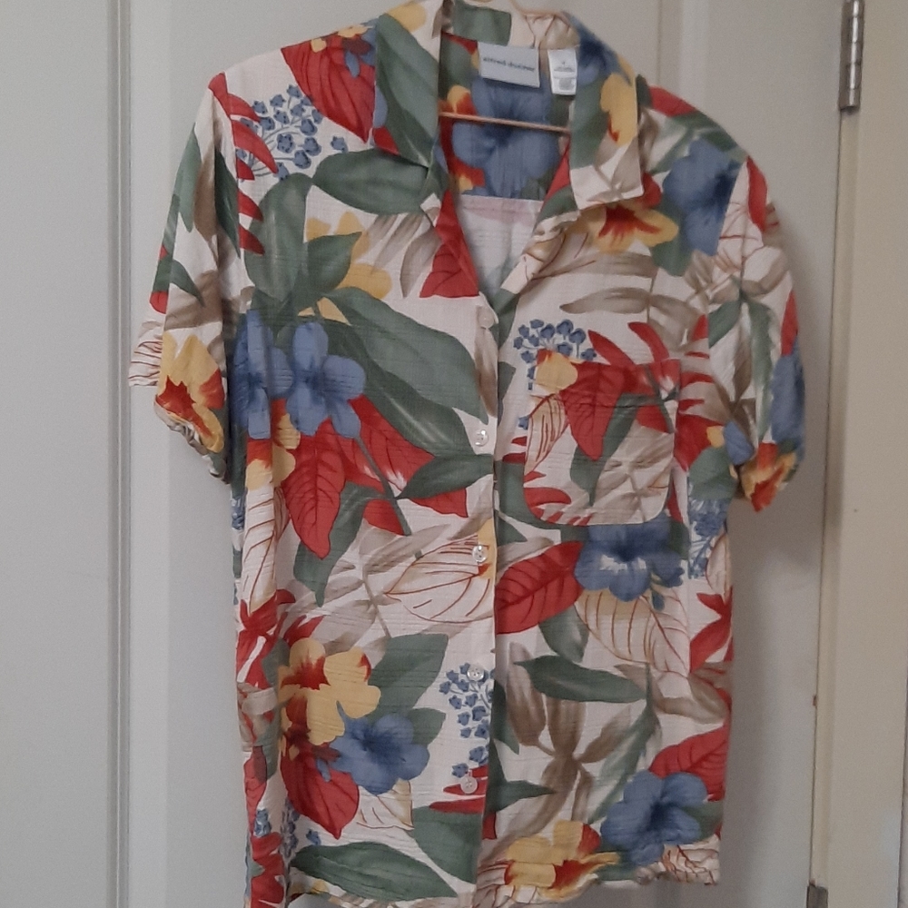 Floral button down short sleeve top